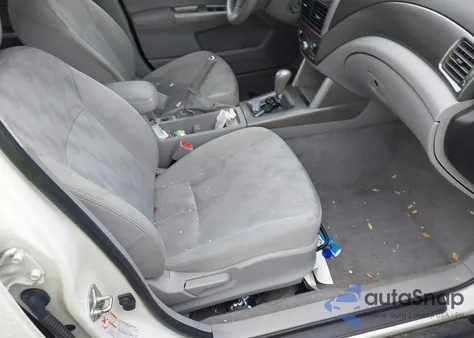 2010 Subaru Forester 2.5X Premium z USA, uszkodzony, nr VIN JF2SH6CC1AH788110